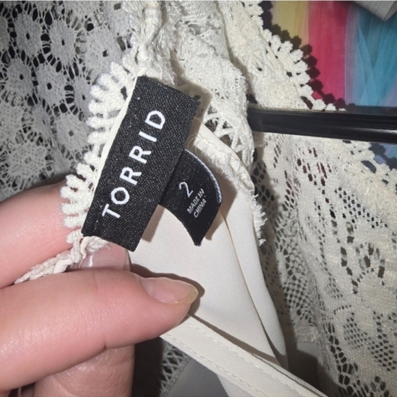 🍁🍂⚘️NWOT TORRID 2 Georgette Lace Mix Sleeve Top - Picture 6 of 6